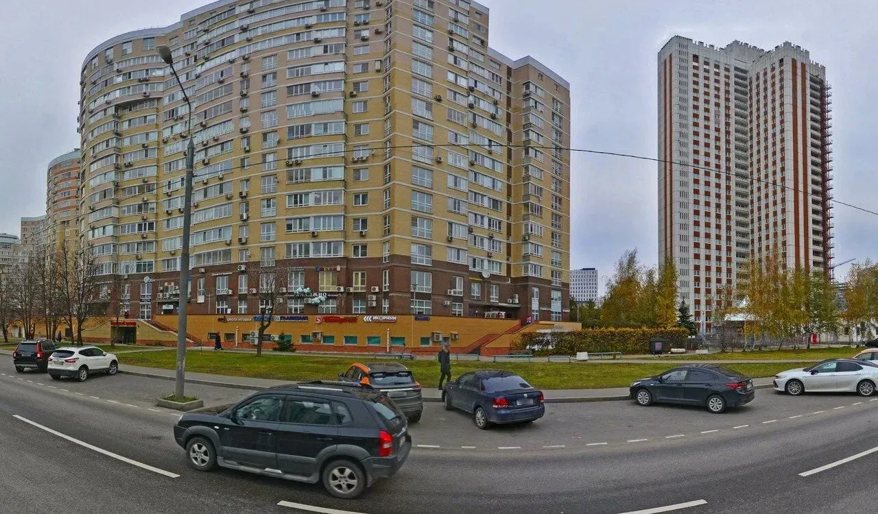 Здание филиала автошколы АвтоГуру на улице Покрышкина