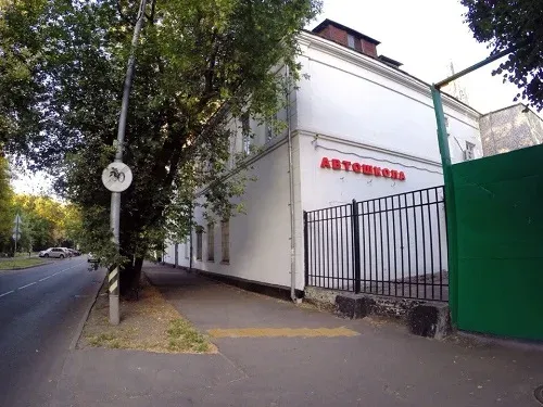 Здание учебного помещения автошколы «Мегаполис»